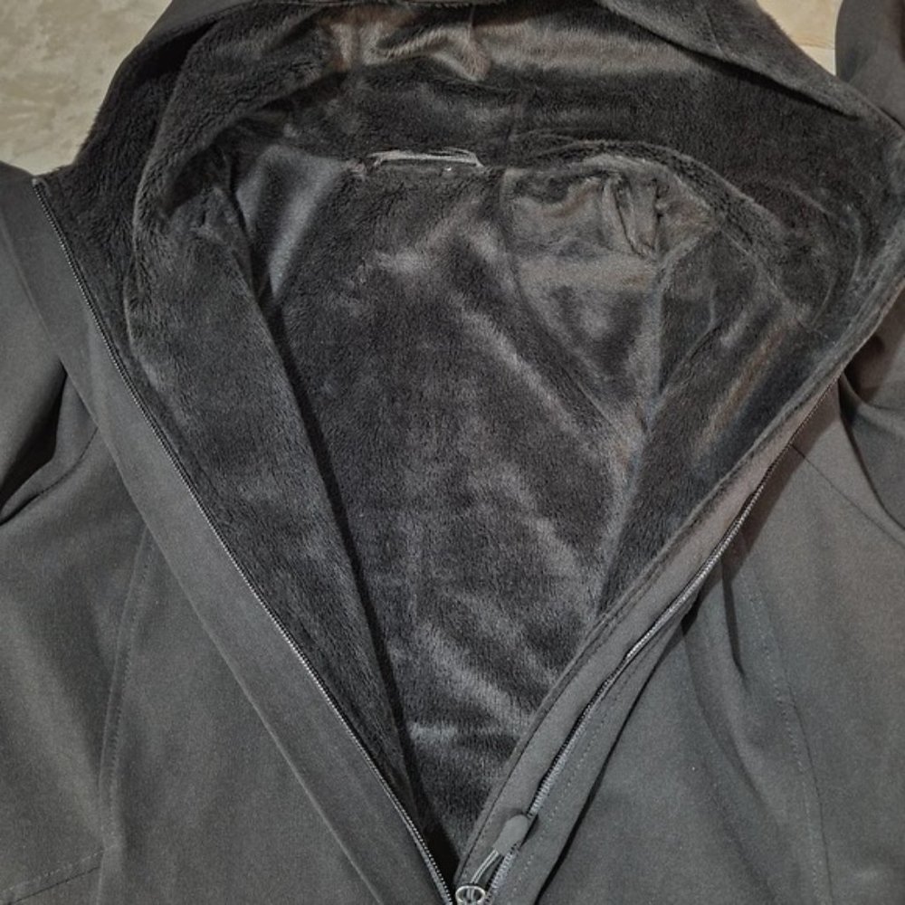 BLACK Softshell Jacket with Fuzzy Lining - Size Large - Picture 7 of 11